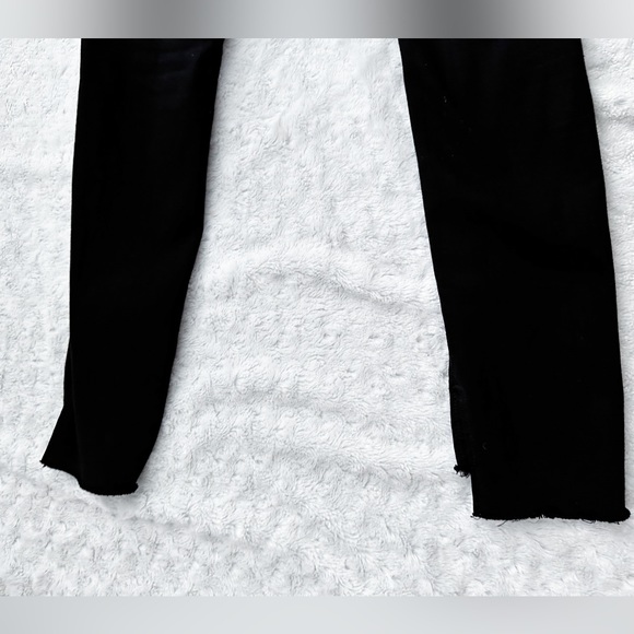 FRAME Le Skinny de Jeanne Mid-Rise Raw-Edge Step Hem Jeans - Picture 7 of 11